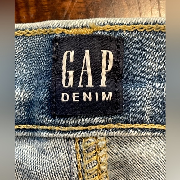 Gap denim favorite Jegging ladies size 32/14 stretch with ripped knee‎ feature - Picture 6 of 10